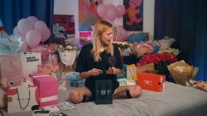 КТО ЭТО ПОДАРИЛ? РАСПАКОВКА ПОДАРКОВ. Юля Гаврилина.