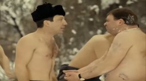 Фрагмент из к/ф «Джентльмены удачи», обтирание снегом