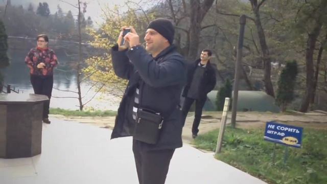 Прогулки в воскресенье на голубых озерах... смотреть онлайн