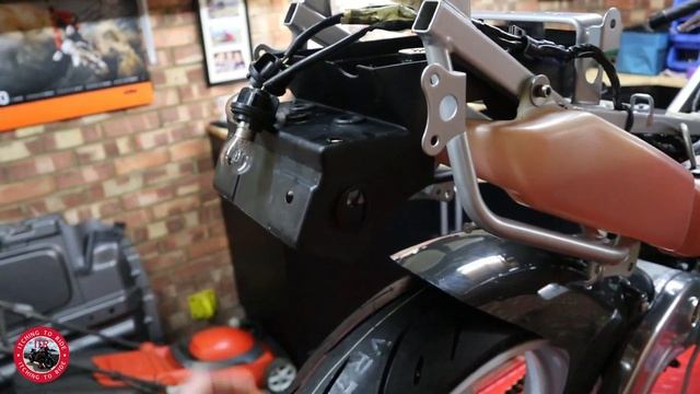 1991 Suzuki RGV 250 VJ22 Lucky Strike Rebuild with Arrow exhaust system. Part 4. смотреть онлайн