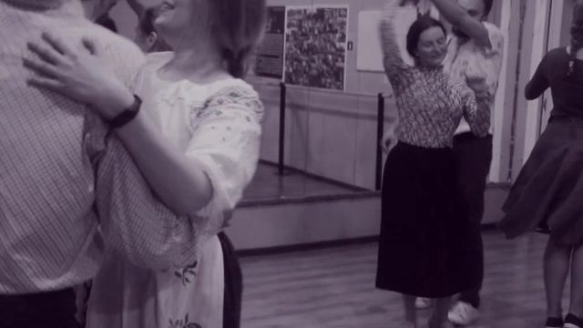 Танцавальная вечарына / *печанае парася* смотреть онлайн