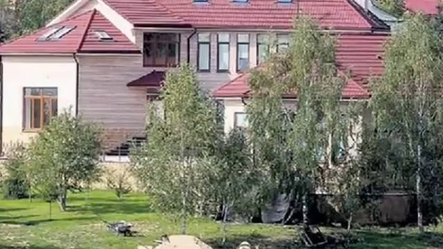 Только взгляните на роскошный загородный дом Ларисы Долиной. смотреть онлайн