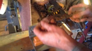 Приспособа для прямых спусков ножа, при работе с гриндером.