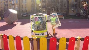 Дети и Машина. Собака за рулём и Диана и Даня играют в полицию. Манкиту