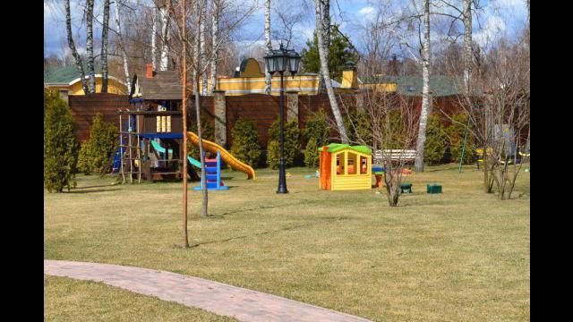 Коттедж в охраняемом поселке, 330 кв.м. 15 сот...