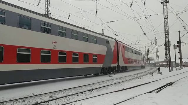 Электровоз ЭП20-075 с поездом №4 Москва - Кисловодск смотреть онлайн