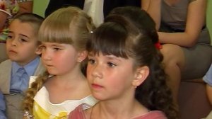 Поздравление от малышей на выпускном в детском саду