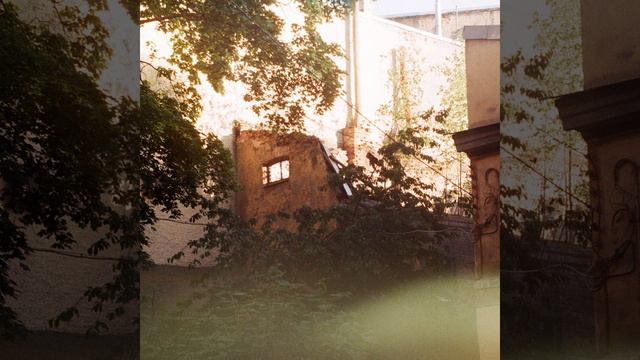 уже и сам он настолько белый, что среди них его не... смотреть онлайн