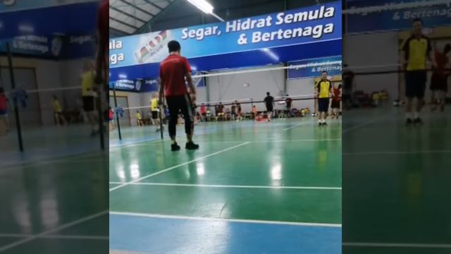 Badminton Single Match (Akmal vs Iqbal) смотреть онлайн