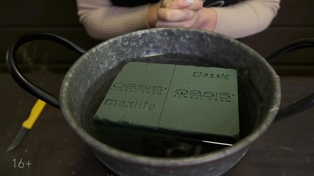 Флористическая пена или губка. Мастер класс. Как правильно замачивать оазис для цветов