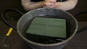 Флористическая пена или губка. Мастер класс. Как правильно замачивать оазис для цветов