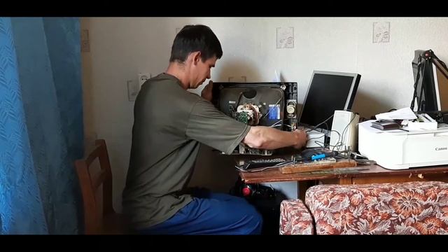 Небольшой ремонт маленького телевизора Akai. смотреть онлайн