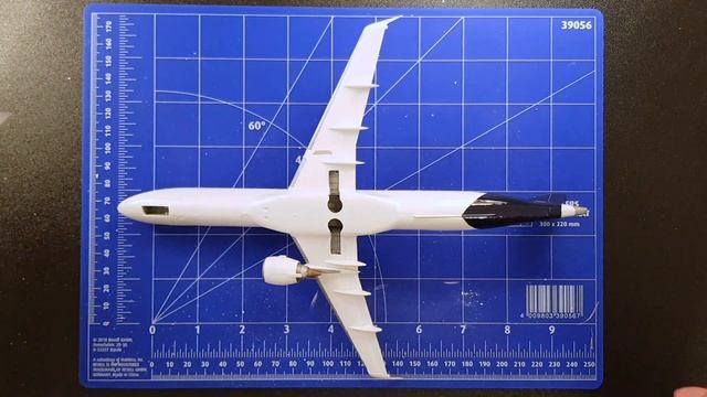 Revell Embraer 190 Lufthansa Time-lapse Build (Plane Model 1/144 Scale) смотреть онлайн
