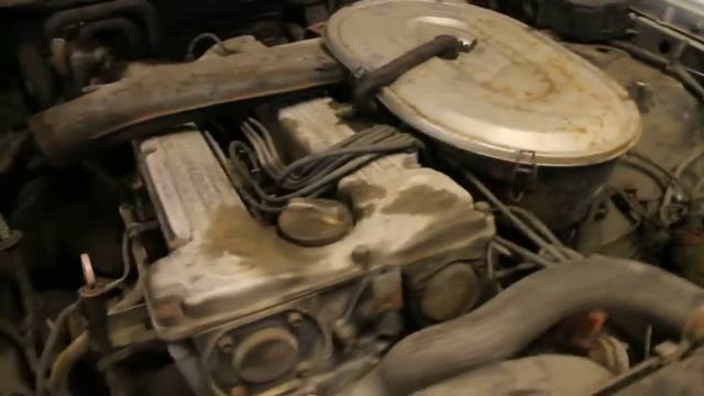 1977 Mercedes Benz 280CE M110 running on idle смотреть онлайн