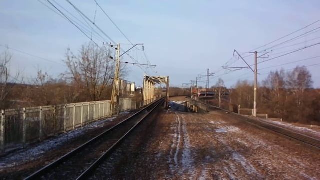 Электропоезд на Серпухов прибывает в Истру смотреть онлайн