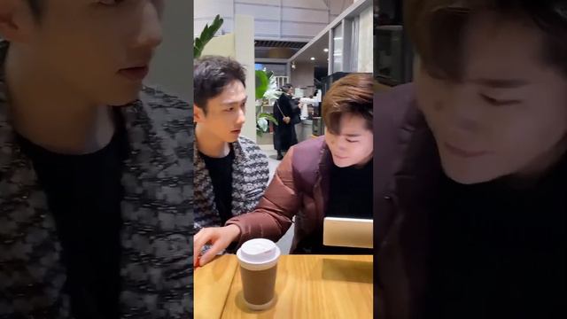 美女闺蜜被普信男纠缠，一米九小马秒变霸总展示钞能力，让普信男当场破防！【小马只有一米九】 смотреть онлайн