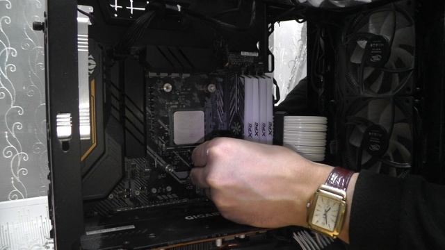 ZALMAN RESERATOR5 Z24 смотреть онлайн