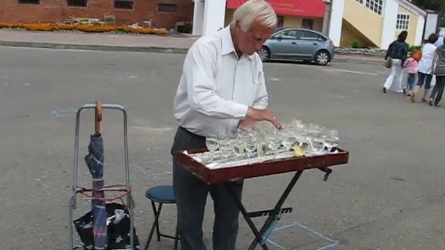 Углич Уличный музыкант 2007.08.04 02 смотреть онлайн