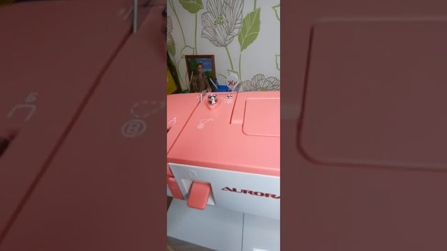 Как заправить швейную машинку.Как правильно заправить шпульку. смотреть онлайн