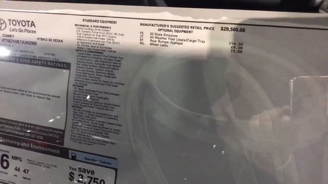 2018 Toyota Camry SE Hybrid Vs SE