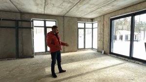 Двухэтажный дом с панорамными окнами