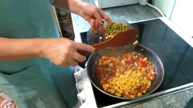 Рецепт: стерлядь запеченая и жареный рис в ананасе. смотреть онлайн