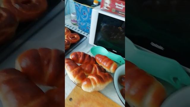 А вот кому булки сосиски в тесте налетай смотреть онлайн
