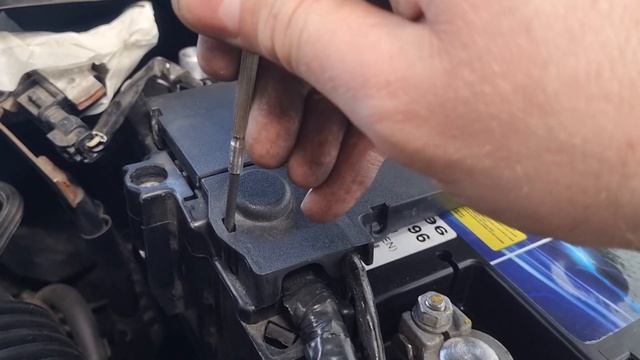 Volvo V40 Cross Country Battery Replacement смотреть онлайн