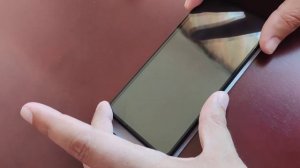 Как самому приклеить защитное стекло на телефон