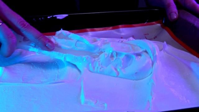 Неоновый меренговый рулет смотреть онлайн