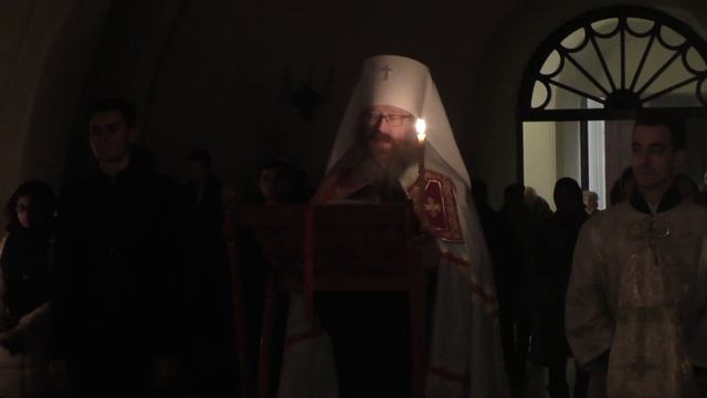 Митрополит Ростислав совершил малое повечерие с чтением канона предпразднства Рождества Христова смотреть онлайн