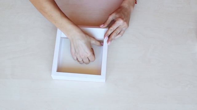 Коробка на 16 конфет. Размер: 185Х185Х42 мм.