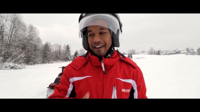 Canon 10-18mm Lens Review - Best Budget Lens for Vlogging! смотреть онлайн