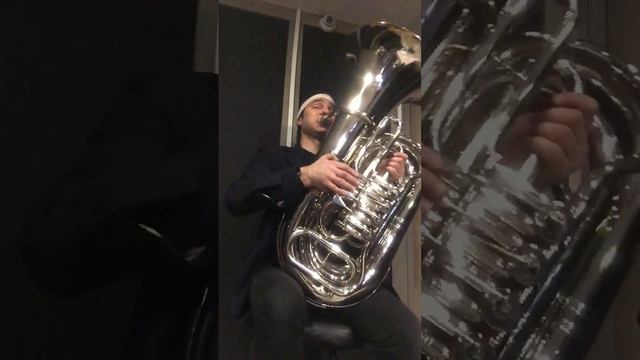 “Jingle Bells”,Christmas song, composed by James Lord Pierpont. Roman Dokunikhin, tuba. смотреть онлайн