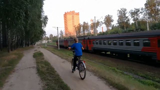 Едем на велосипеде смотреть онлайн
