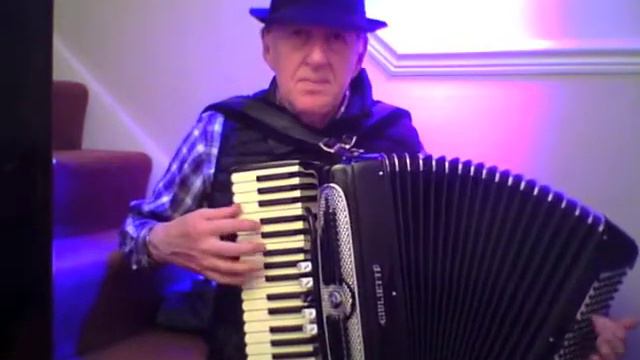 Girl with White Russian Dress. A polka played on Giuletti accordion смотреть онлайн