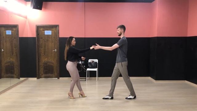 Александр Фасолько и Елена Серова. Студия танца "Астра". Salsa. Базовые движения 9 февраля 2021 г. смотреть онлайн