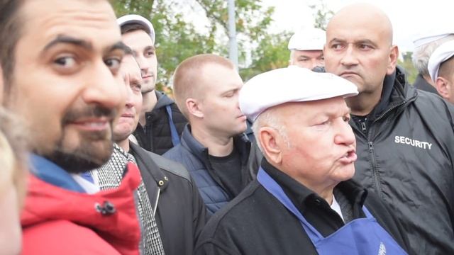 Лужков Юрий Михайлович на субботнике - юбилее в Коломенское - съёмки Тищенко Михаила смотреть онлайн