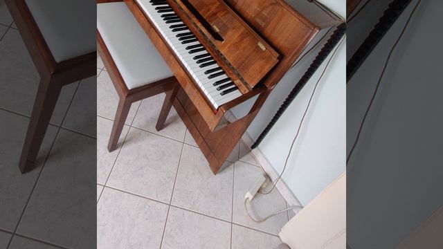 Omorfi Poli piano (cover) смотреть онлайн