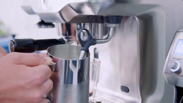 Koffietutorials | Thuis als een echte barista melk textureren tot microschuim | Sage Appliances NL смотреть онлайн