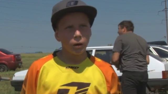 Пыль, песок и рев мотора смотреть онлайн