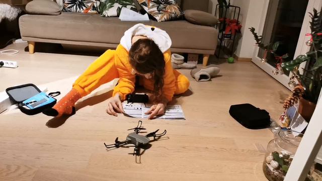 Девочка и штучки смотреть онлайн