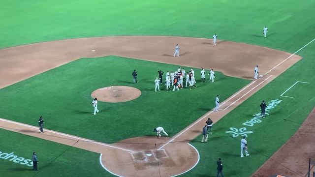 Luis Gonzalez first Walk Off Hit EVER bottom of the 10th inning at Oracle Park San Francisco 6/8/22 смотреть онлайн