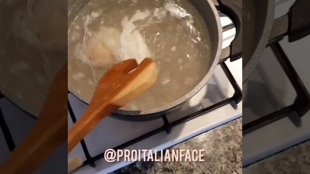 Как сварить яйцо Пашот смотреть онлайн