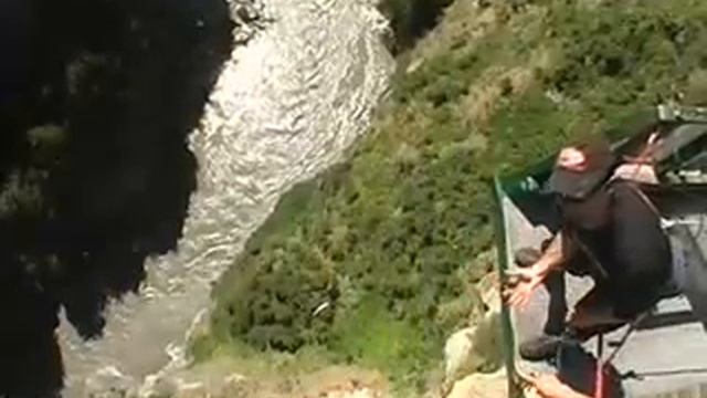 Emma Beatbox does Shotover Canyon Swing Gimp Boy Stylee смотреть онлайн