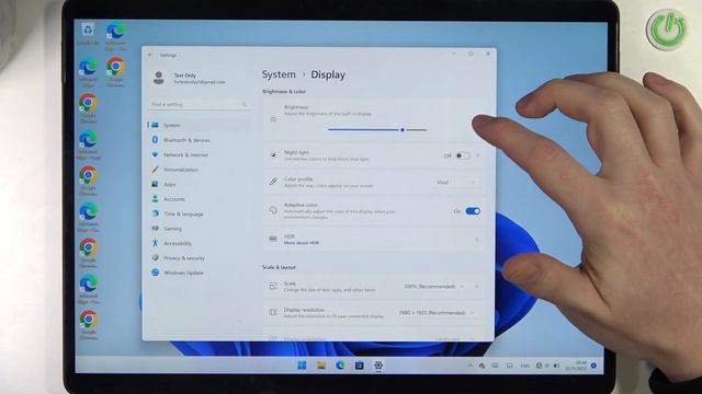Microsoft Surface Pro 8 How To Enable & Disable Automatic Screen Brightness смотреть онлайн