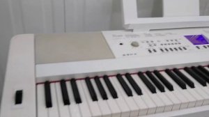 Yamaha DGX-650 portable grand in white stock number 22137