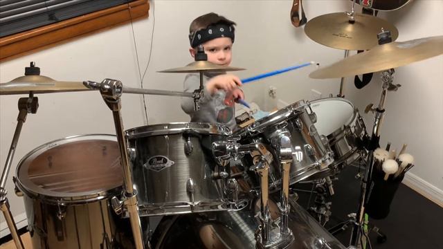 “I WANNA ROCK” by Twisted Sister & my 4 Y/O son Little Randy on drums!! 🤘 смотреть онлайн