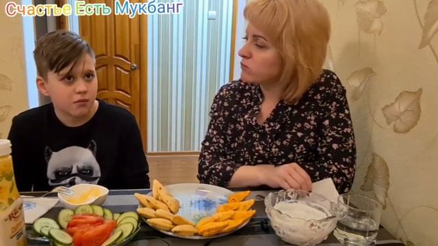 МУКБАНГ/Здесь ЗОЖа нет?/ ЧЕБУПИЦЦА с пепперони/chabupizza pepperoni/Ваня рассказывает про Бао-Бао смотреть онлайн