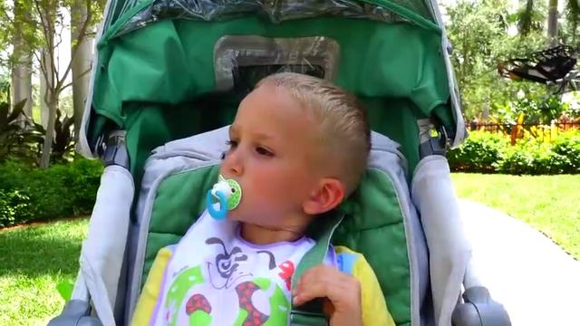 Bad Baby Битва Едой Голодный Ребенок! Bad Babies Real Food Fight - Mommy Freaks Out смотреть онлайн